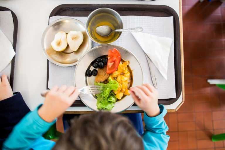 Jornal Campeão: Câmara de Coimbra recorre a concurso urgente para assegurar refeições escolares