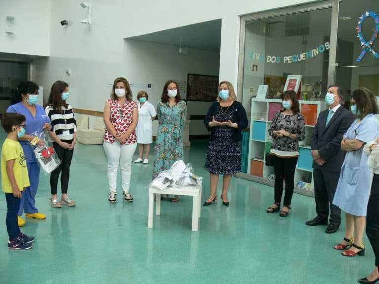 Jornal Campeão: Crianças internadas no Pediátrico receberam viseiras decoradas