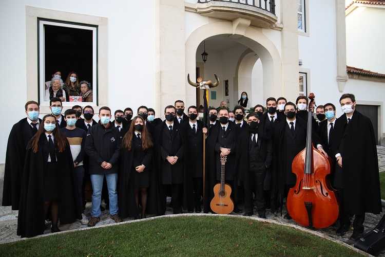 Jornal Campeão: Associação Académica de Coimbra promove um “Natal de Gerações”