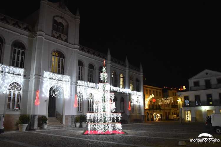 Jornal Campeão: Montemor-o-Velho: Trabalhadores da Câmara celebram o Natal e apoiam comércio local