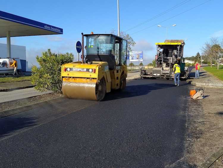 Jornal Campeão: Anadia: Ruas Professor Doutor Rodrigues Lapa e do Montouro estão a ser pavimentadas