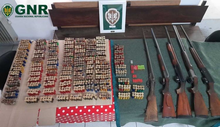 Jornal Campeão: GNR de Coimbra apreende armas e munições por violência doméstica