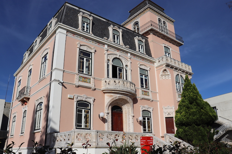 Jornal Campeão: Associação de Antigos Estudantes da FEUC toma posse