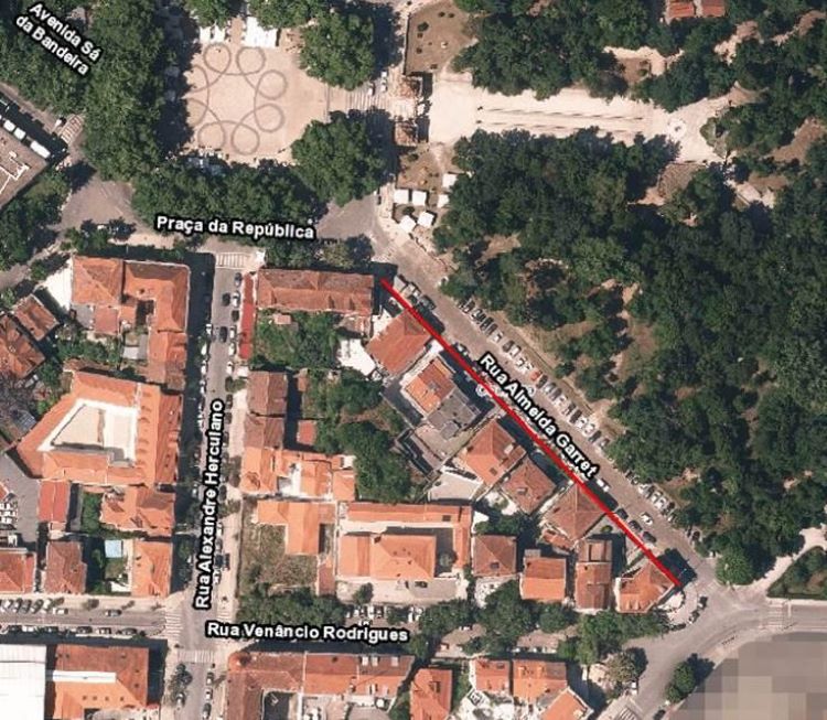 Jornal Campeão: Trânsito condicionado na rua Pedro Monteiro para reparação da calçada