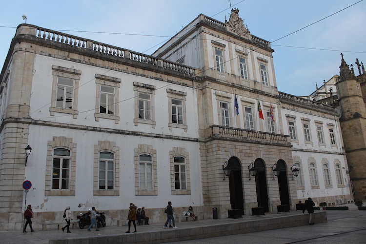 Jornal Campeão: CM Coimbra destina 319 mil euros para o Fundo Municipal de Emergência Social