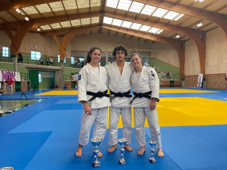 Jornal Campeão: Académica conquista três medalhas na Super Copa de Marín