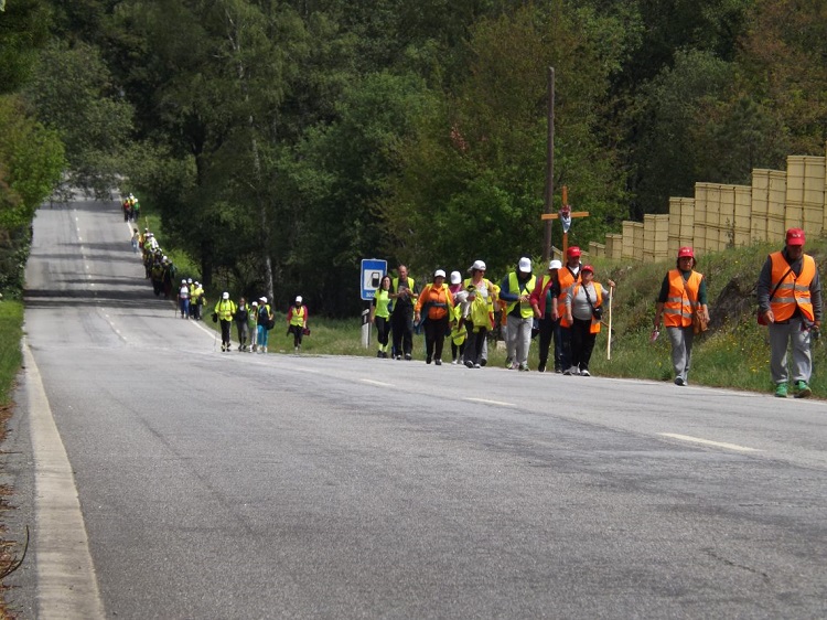 Jornal Campeão: GNR pede especial cuidado na estrada devido a peregrinos a caminho de Fátima