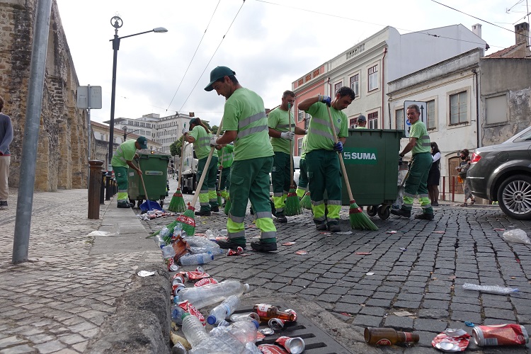 Jornal Campeão: Cortejo da Queima das Fitas de Coimbra produziu 12 toneladas de resíduos