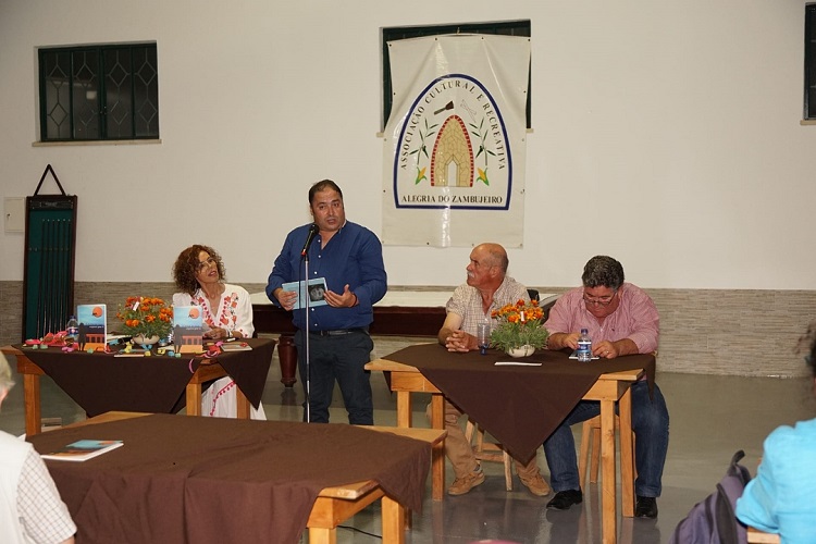 Jornal Campeão: Montemor-o-Velho: Alegria do Zambujeiro recebeu poesia de Abel Carapêto Jornal Campeão: Montemor-o-Velho: Alegria do Zambujeiro recebeu poesia de Abel Carapêto