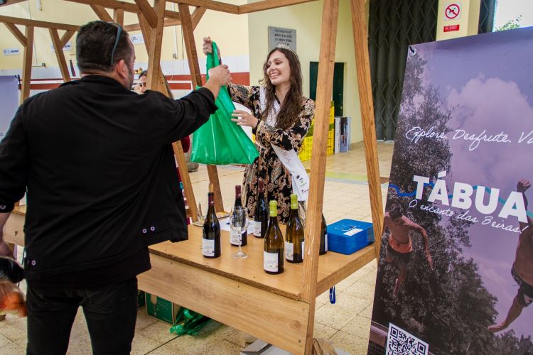Jornal Campeão: Município de Tábua assinalou Dia Mundial do Enoturismo no Mercado Municipal