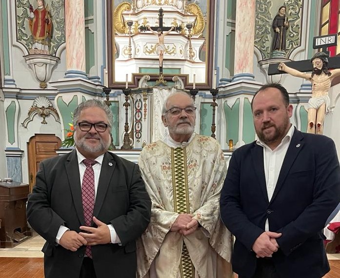 Jornal Campeão: Murtede homenageia pároco pelos 25 anos de serviço à comunidade