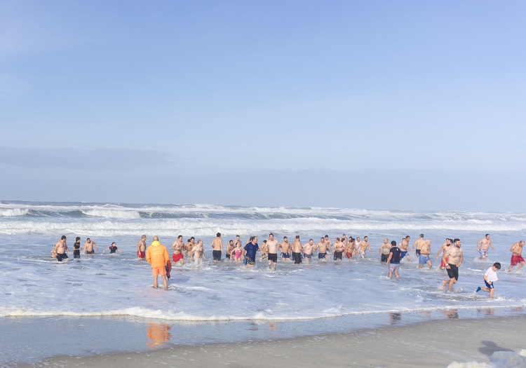 Jornal Campeão: Primeiro mergulho do ano 2023 na Praia da Vagueira