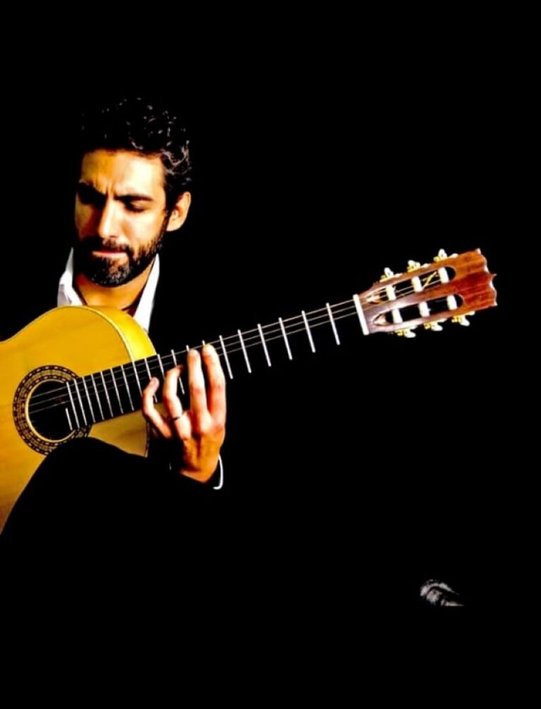 Jornal Campeão: Guitarrista iraniano dá concerto no Liquidâmbar