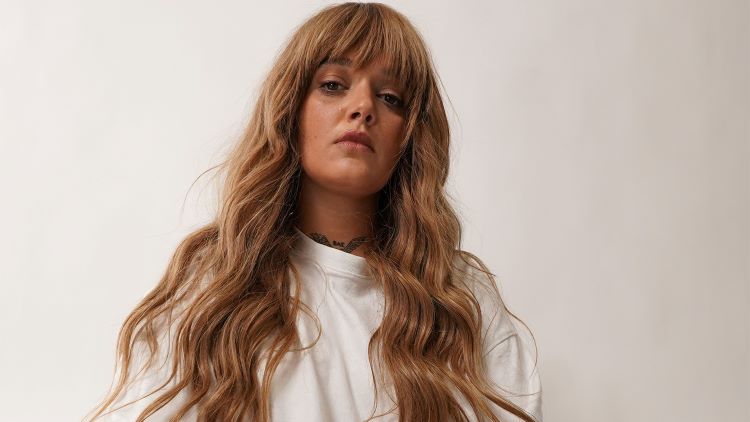 Jornal Campeão: Carolina Deslandes apresenta álbum “Caos”