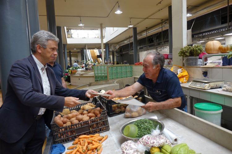 Jornal Campeão: Coimbra distribui novas tabelas de preços aos operadores do Mercado Municipal