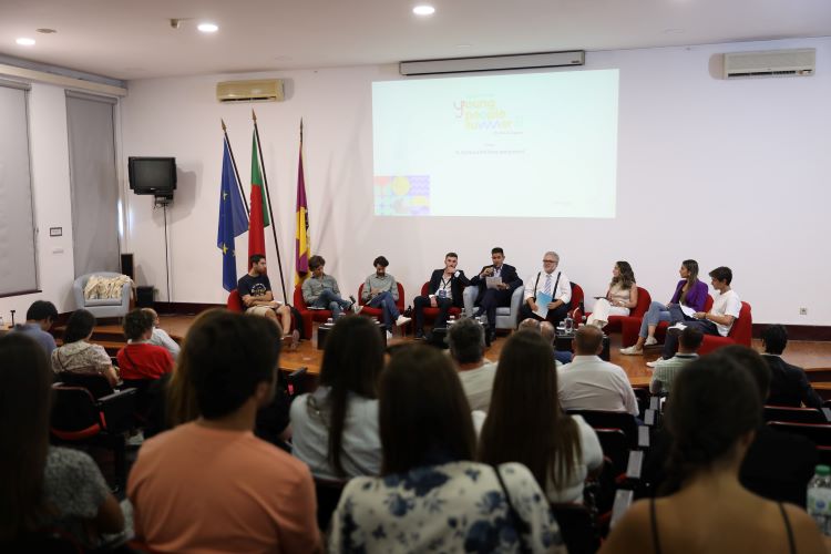 Jornal Campeão: Debate no Cantanhede Young People Summer aborda a cultura política dos jovens
