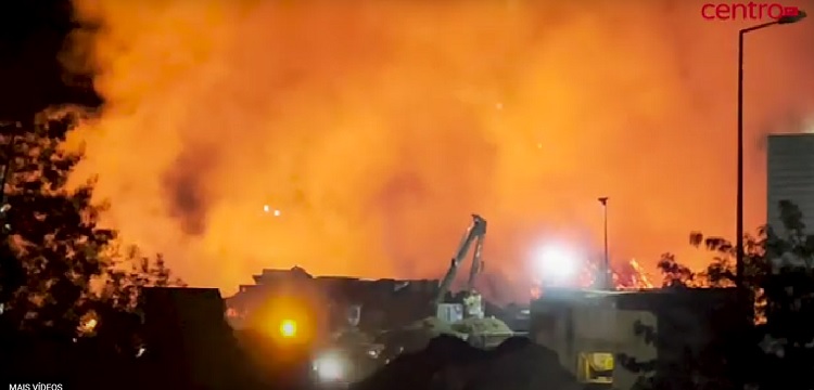 Jornal Campeão: Bombeiros extinguem incêndio que atingiu empresa de ‘pellets’ em Arganil