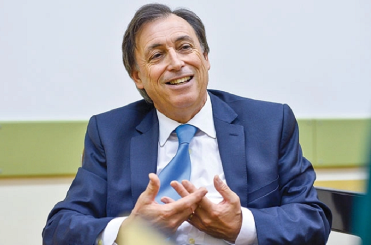 Jornal Campeão: Fernando Regateiro distinguido no Congresso da Ordem dos Médicos de Cabo Verde