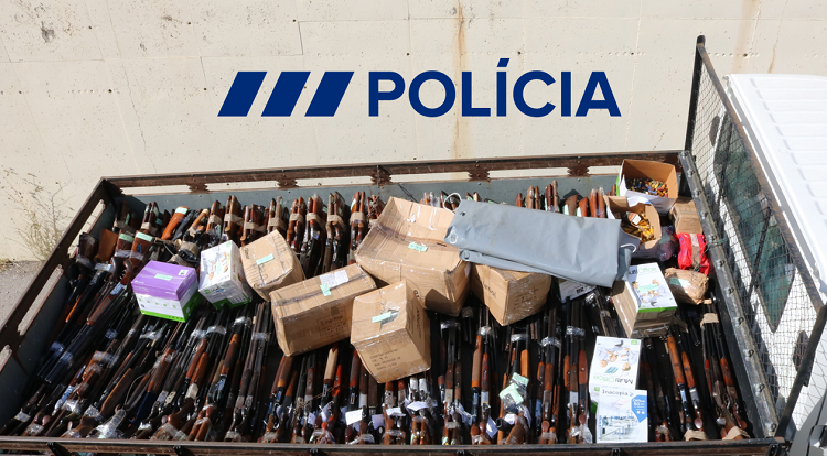 Jornal Campeão: PSP de Coimbra entrega armas e munições à Direcção Nacional