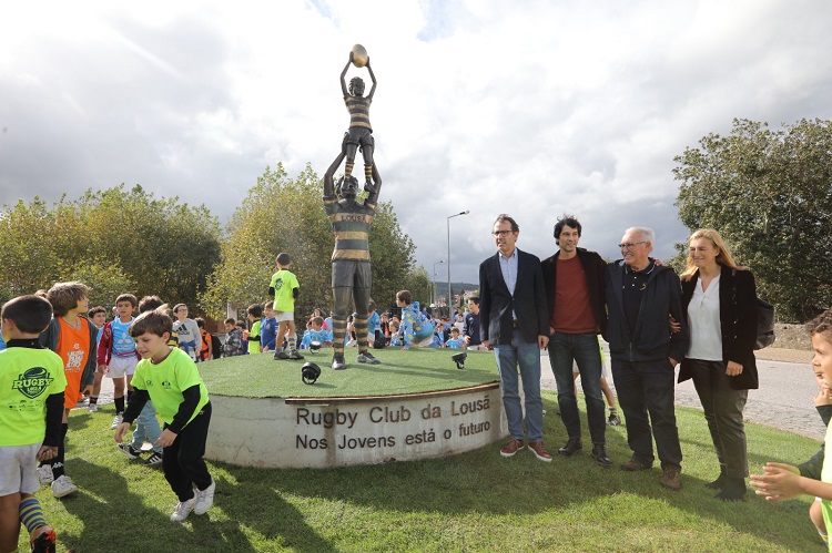 Jornal Campeão: Estátua evoca os 50 anos do Rugby Club da Lousã