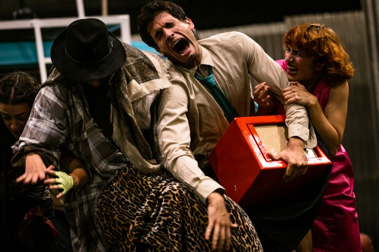 Jornal Campeão: Novo espectáculo do Teatrão de Coimbra desperta consciências