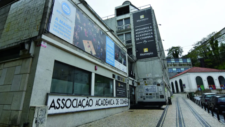 Jornal Campeão: Associação Académica de Coimbra celebra 136 anos de história e conquistas