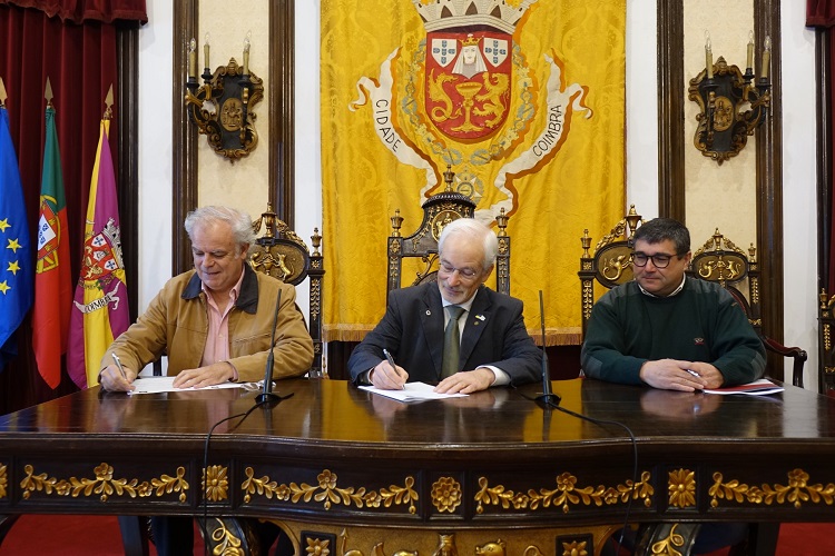 Jornal Campeão: Câmara de Coimbra e Moto Clube assinam protocolo de cedência de instalações