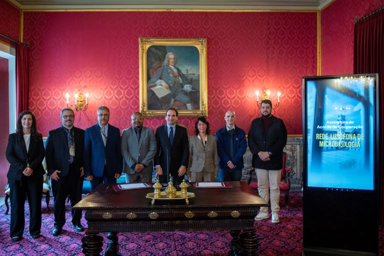 Jornal Campeão: Universidade de Coimbra vai coordenar Rede Lusófona de Microbiologia