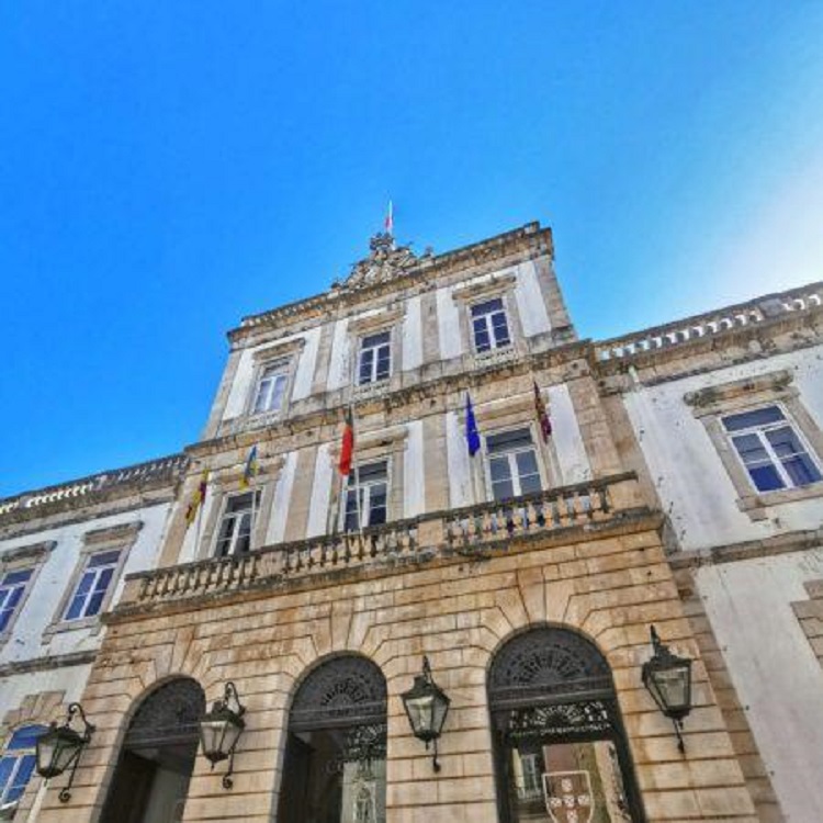 Jornal Campeão: Câmara de Coimbra quer investir quatro milhões em prédio para arrendamento acessível