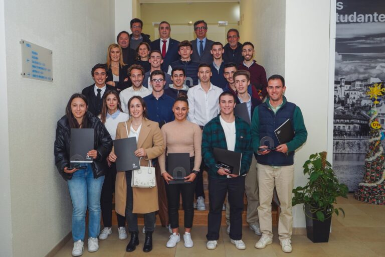 Jornal Campeão: Estudantes-atletas que representam o IPC premiados pela instituição