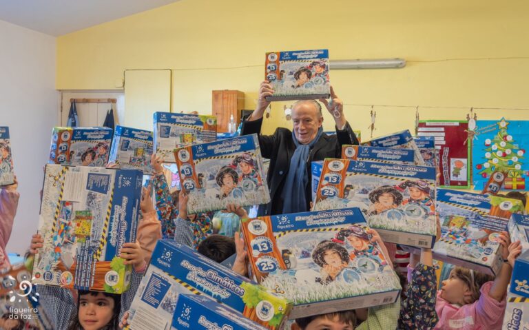 Jornal Campeão: Santana Lopes e Olga Brás levam presentes às escolas da Figueira da Foz