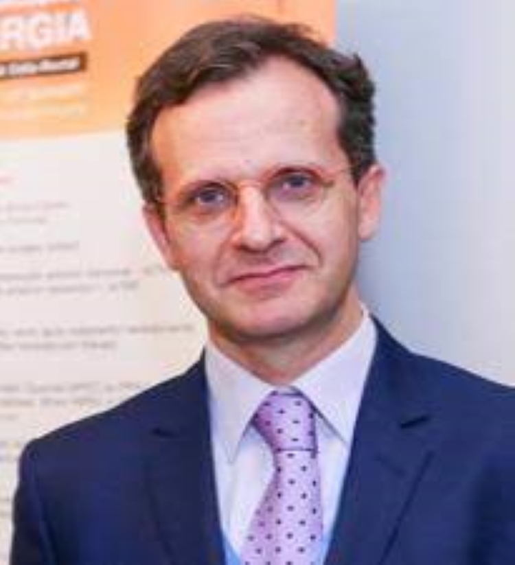 Jornal Campeão: Médico do CHUC trabalha em reformulação de rede hospitalar de cirurgia geral