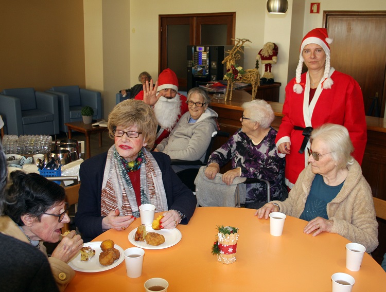 Jornal Campeão: Pai e Mãe Natal andam na Misericórdia Obra da Figueira