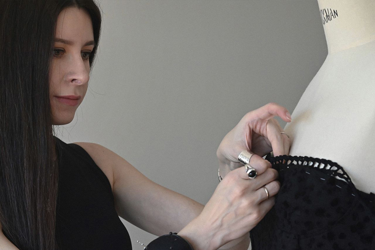 Jornal Campeão: Khrystyna Kurliak, a criadora da marca Khris K, apresenta a exposição “Renascença” em Lisboa