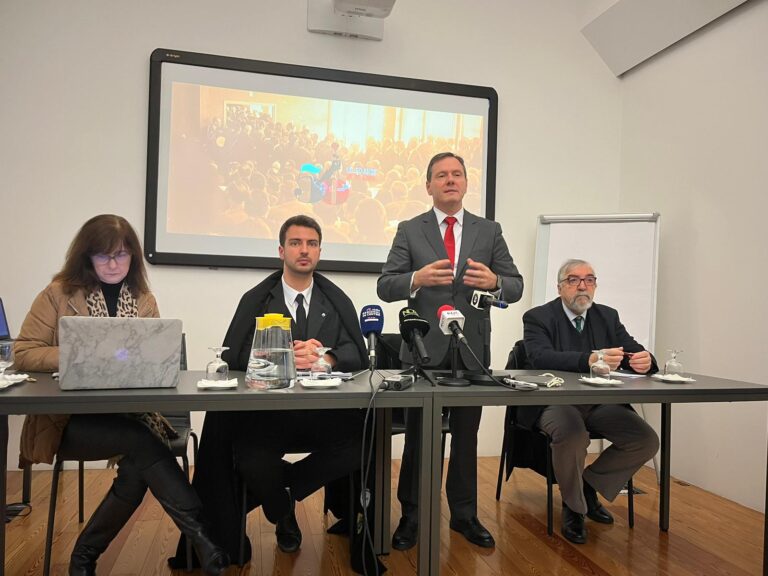 Jornal Campeão: Universidade de Coimbra com meia centena de eventos nos 50 anos do 25 de Abril Jornal Campeão: Universidade de Coimbra com meia centena de eventos nos 50 anos do 25 de Abril