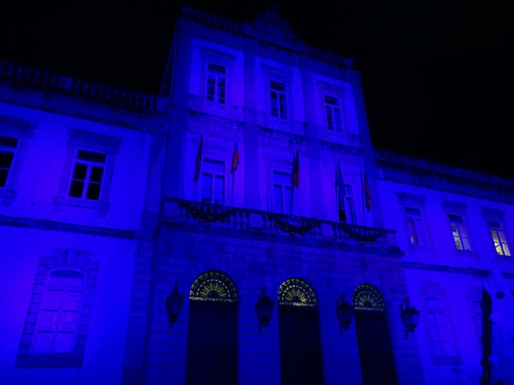 Jornal Campeão: Câmara de Coimbra ilumina-se de azul para lembrar doentes com Angelman