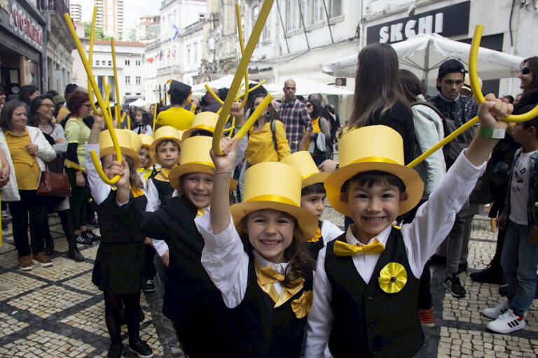 Jornal Campeão: Cortejo dos Pequenitos encantou a Baixa de Coimbra