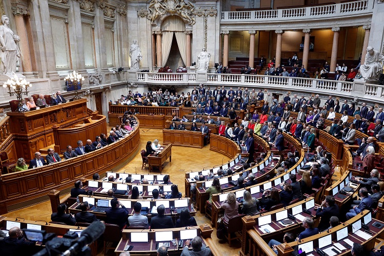 Jornal Campeão: Parlamento unânime no pesar pela morte de Teresa Portugal e Belmiro Moita