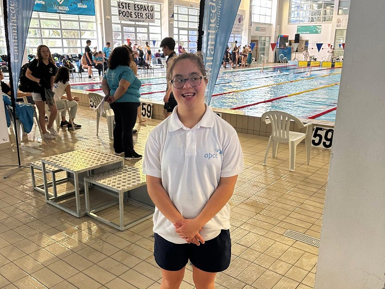 Jornal Campeão: Nadadora da Associação de Paralisia Cerebral de Coimbra é recordista europeia