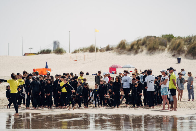 Jornal Campeão: Intercultural Surf for Kids juntou 21 nacionalidades na Praia do Cabedelo