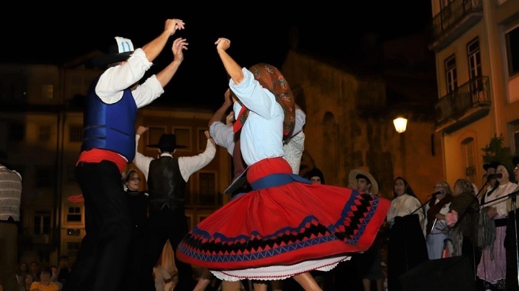 Jornal Campeão: Grupos de folclore locais e internacionais actuam na Baixa de Coimbra