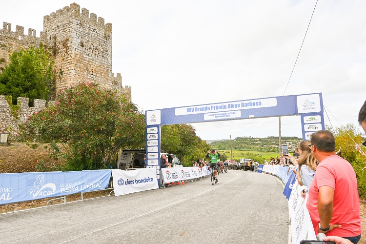 Jornal Campeão: Grande Prémio Alves Barbosa terminou no Castelo de Montemor com final ao sprint