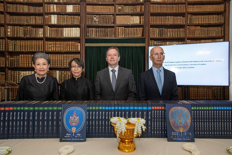 Jornal Campeão: Tailândia doa 80 volumes da obra sagrada do budismo à Universidade de Coimbra Jornal Campeão: Tailândia doa 80 volumes da obra sagrada do budismo à Universidade de Coimbra