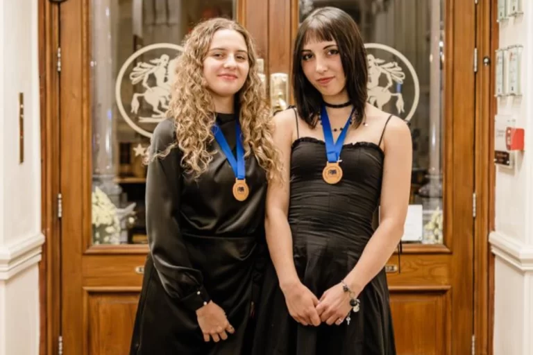 Jornal Campeão: Duas alunas das Escolas do Turismo de Portugal conquistam ouro em competição internacional