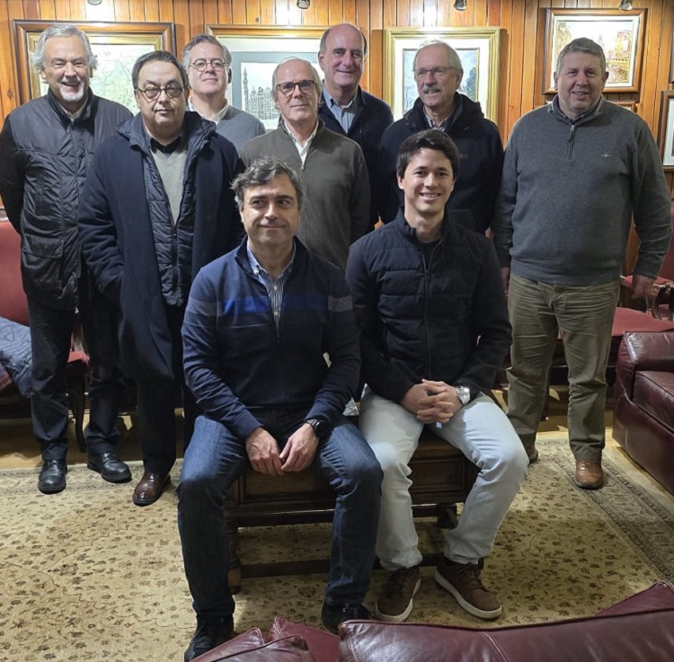 Jornal Campeão: Luiz Santiago eleito presidente dos Antigos Orfeonistas de Coimbra