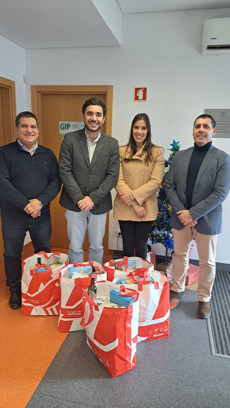 Jornal Campeão: Câmara de Miranda do Corvo entrega cabazes de Natal a famílias carenciadas