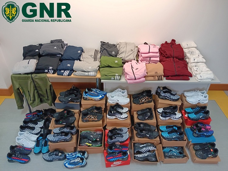 Jornal Campeão: Cantanhede: GNR apreendeu artigos contrafeitos no mercado da Tocha
