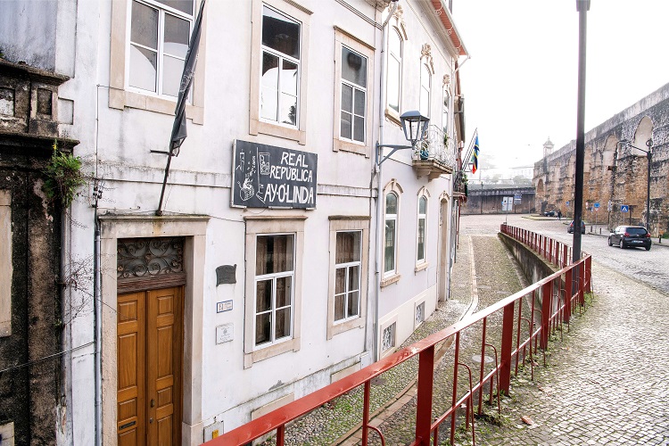 Jornal Campeão: Universidade de Coimbra apoia compra do edifício da República Ay-Ó-Linda