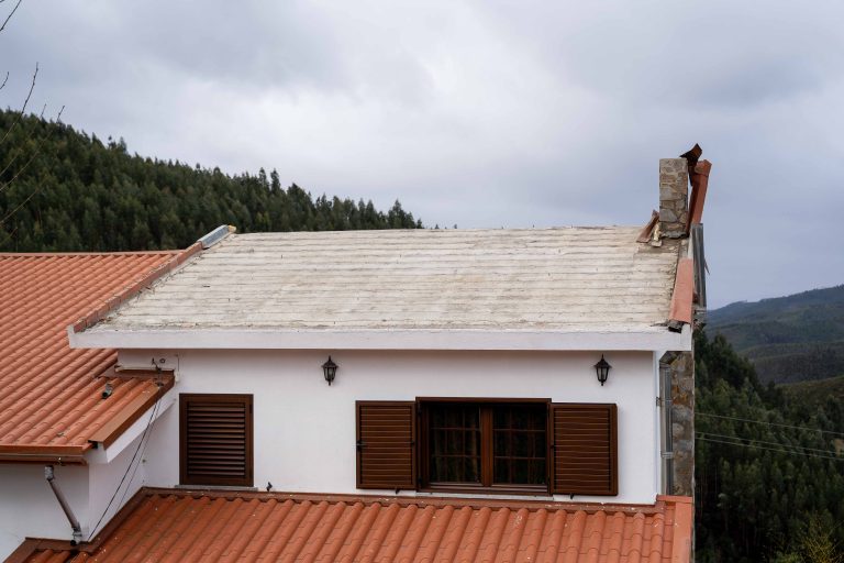 Jornal Campeão: Câmara de Pampilhosa da Serra dá tijolos e telhas à população