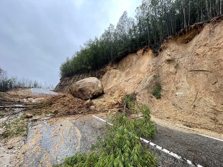Jornal Campeão: EN230 reaberta em Oliveira do Hospital após derrocada